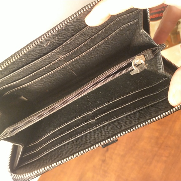 DKNY ladies zip up wallet - Picture 5 of 7